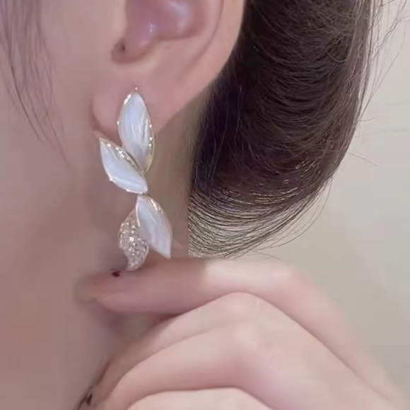 Anthropologie Jewelry - Sirius - Elegant Style Leaf Earrings. NWT